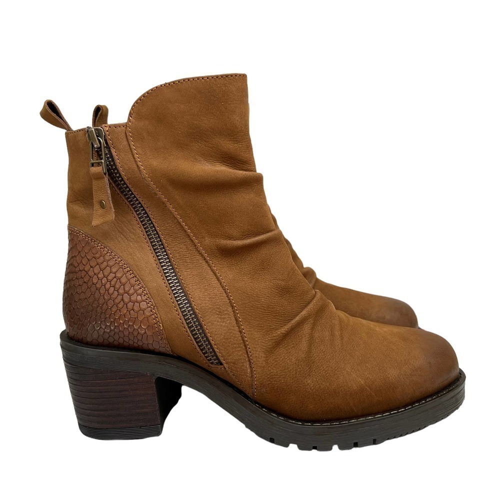 Vintage Foundry Charlotte Boots Nubuck Textured Heel Lug Soles Tan Women Size 9